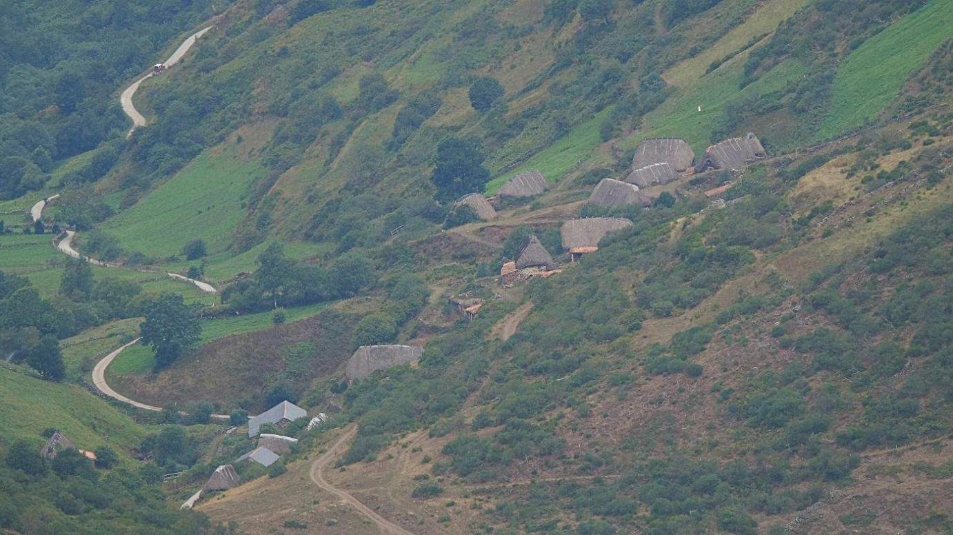 Braña La Pornacal desde la collada Infestiella